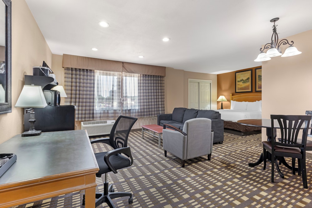 QUALITY INN AND SUITES PLANO EAST RICHARDSON 33/62