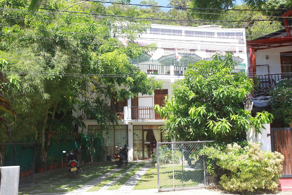 Mirissa Beach Inn 4/50
