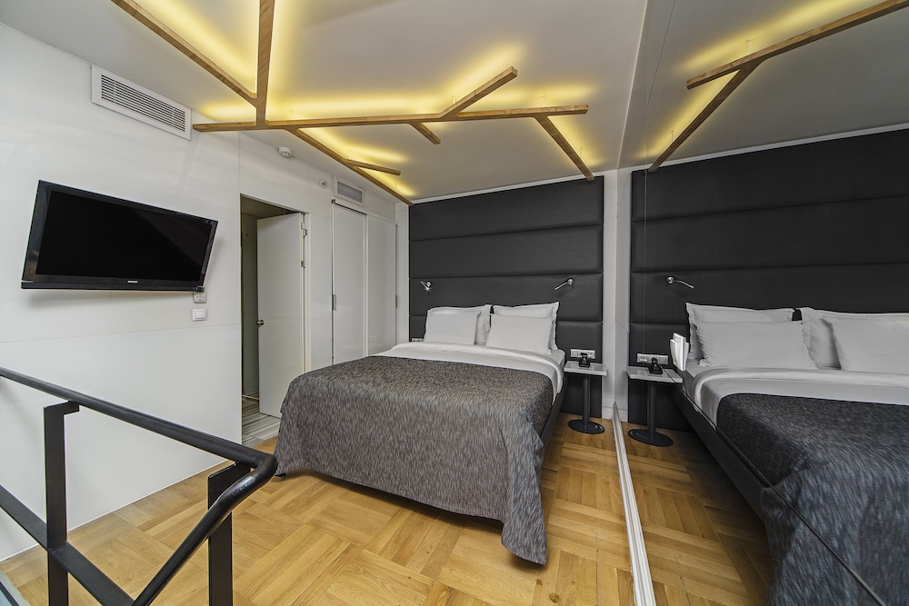 Khai Hotel Karakoy 33/60
