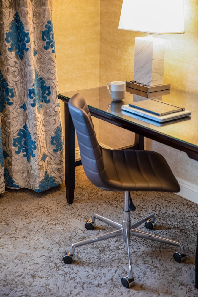 Ayres Suites Diamond Bar 57/65
