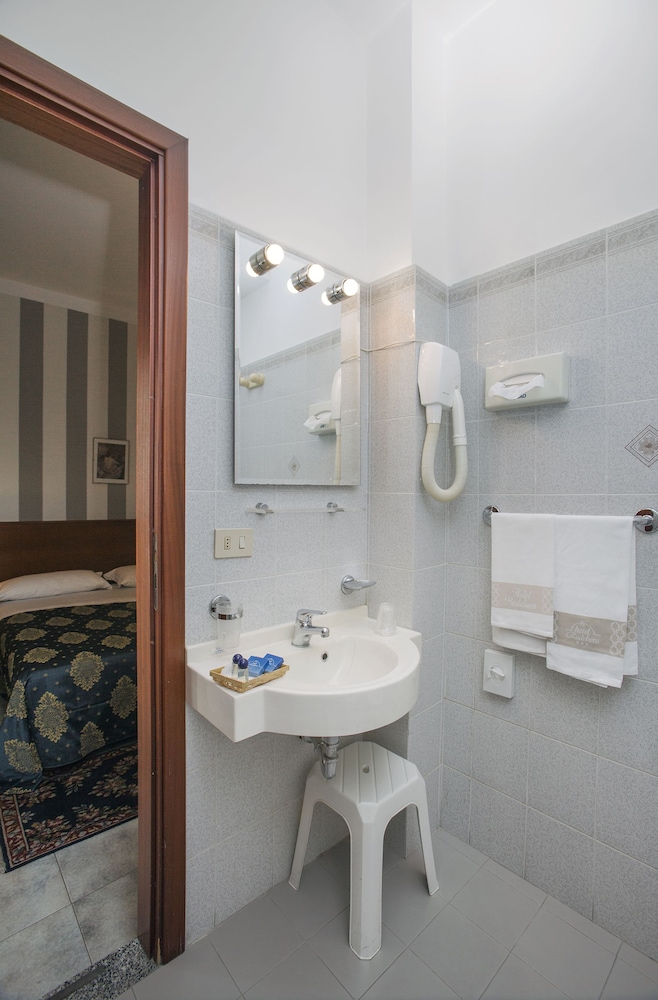 HOTEL REDEBORA 23/45