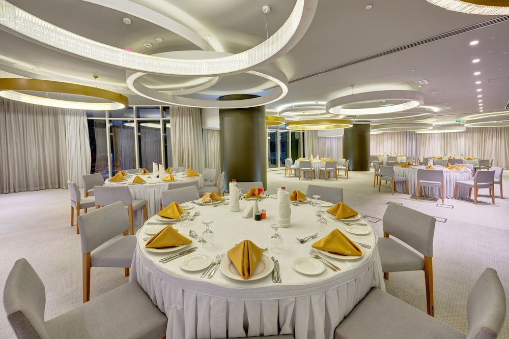 The Act Hotel - Sharjah 50/66