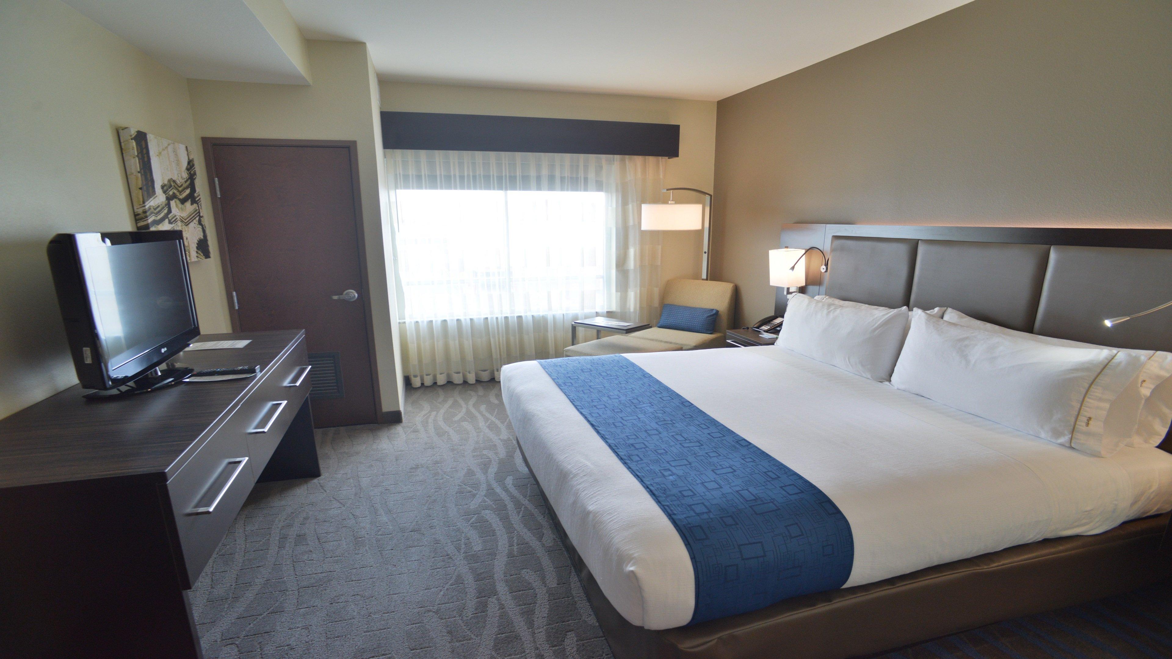 Suite, King Bed, Accessible