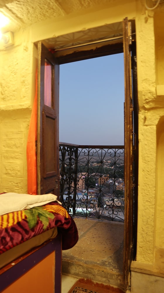 Vista Rooms at Old Royal Palace 7/38