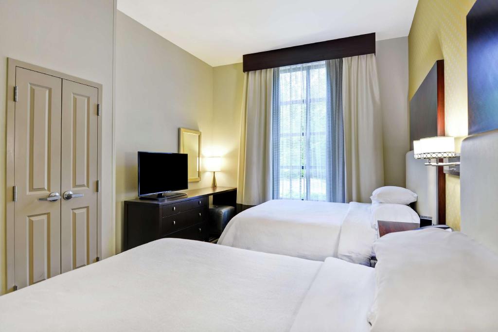 2 Rooms, Suite, 2 Queen Beds, Sofa, Accessible