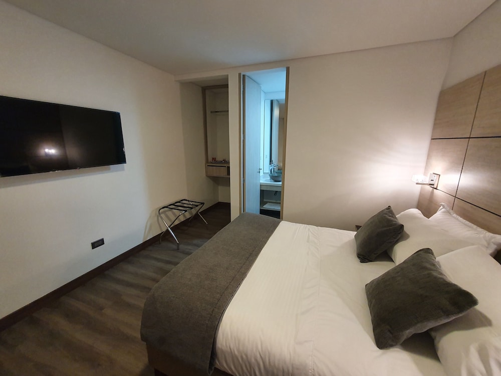 BOG URBAN HOTEL 4/23