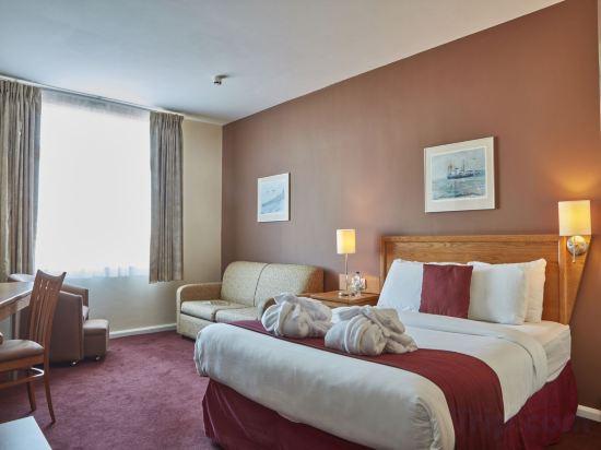Contemporary, Double Bed, Accessible