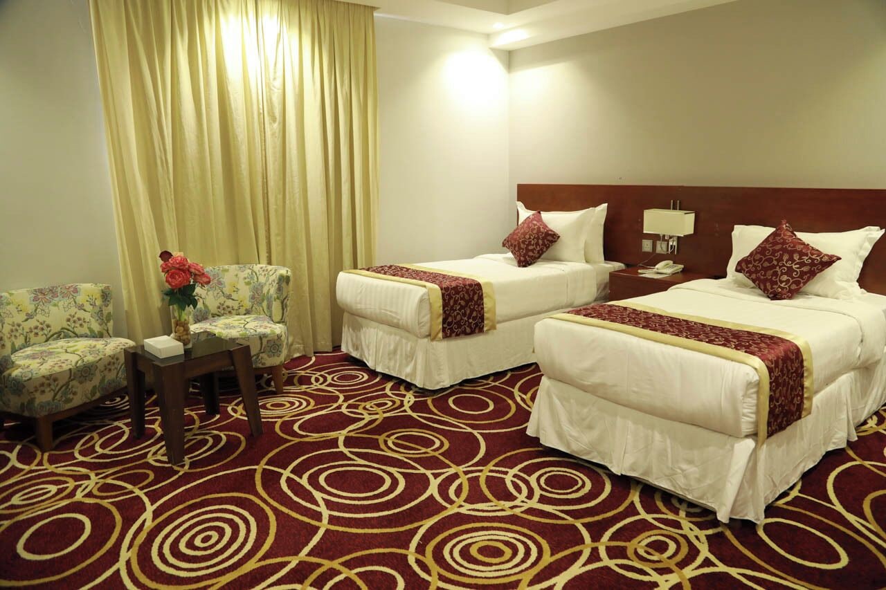 ROOM, TWIN BEDS