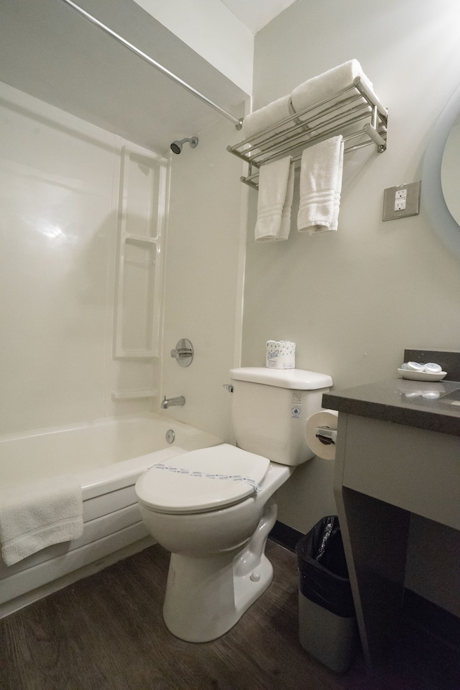 The New 401 Inn 48/50