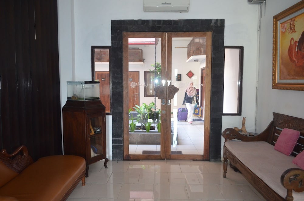 Mawar Asri Hotel 18/43