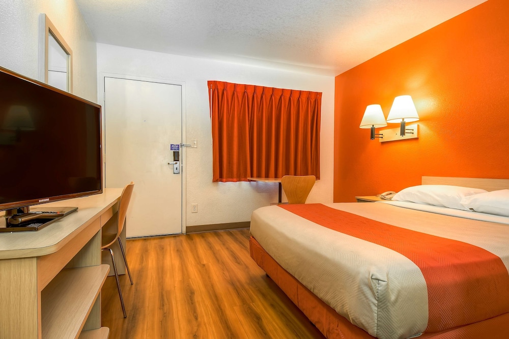 Motel6 Corona, CA - Norco 17/70