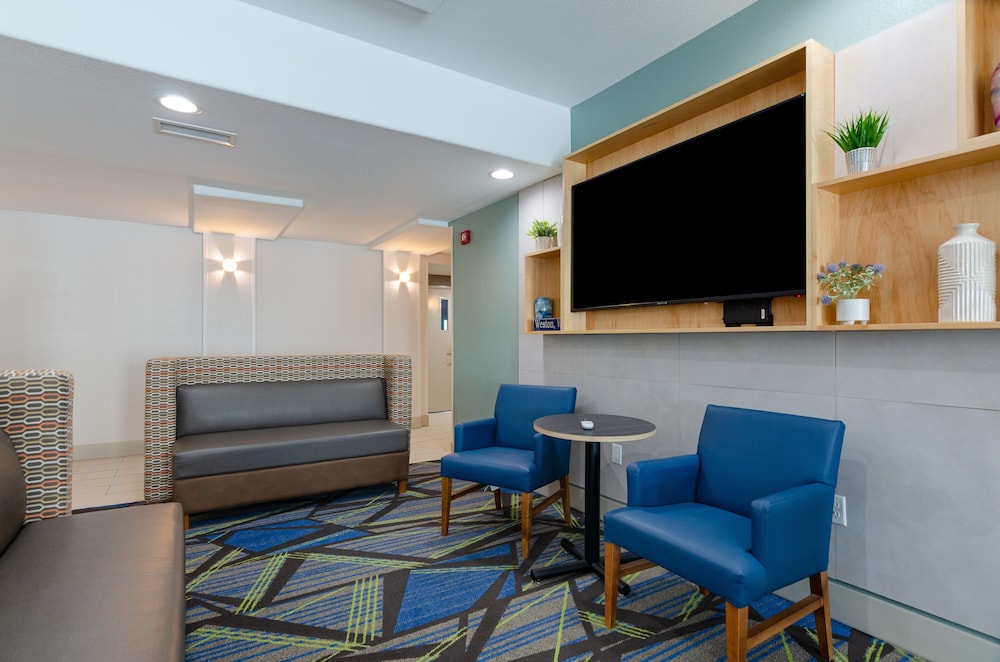 Holiday Inn Express Hotel And Suites Weston 38/54