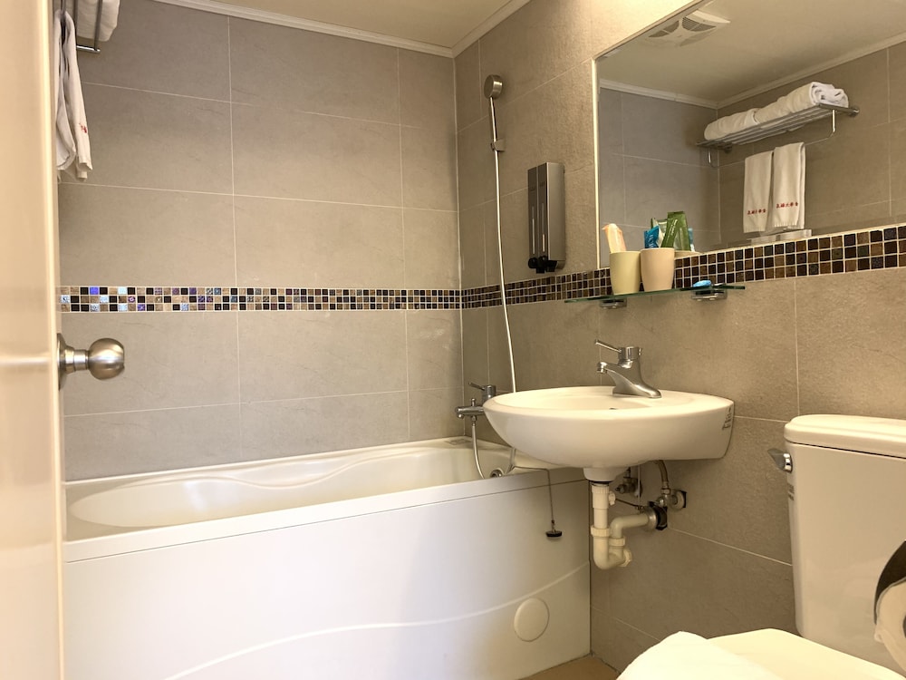 Jinhwa Hotel 39/47