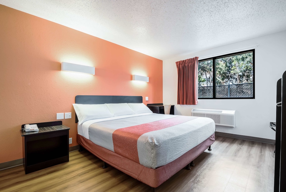 Motel6 Los Angeles, CA - Los Angeles - LAX 32/59