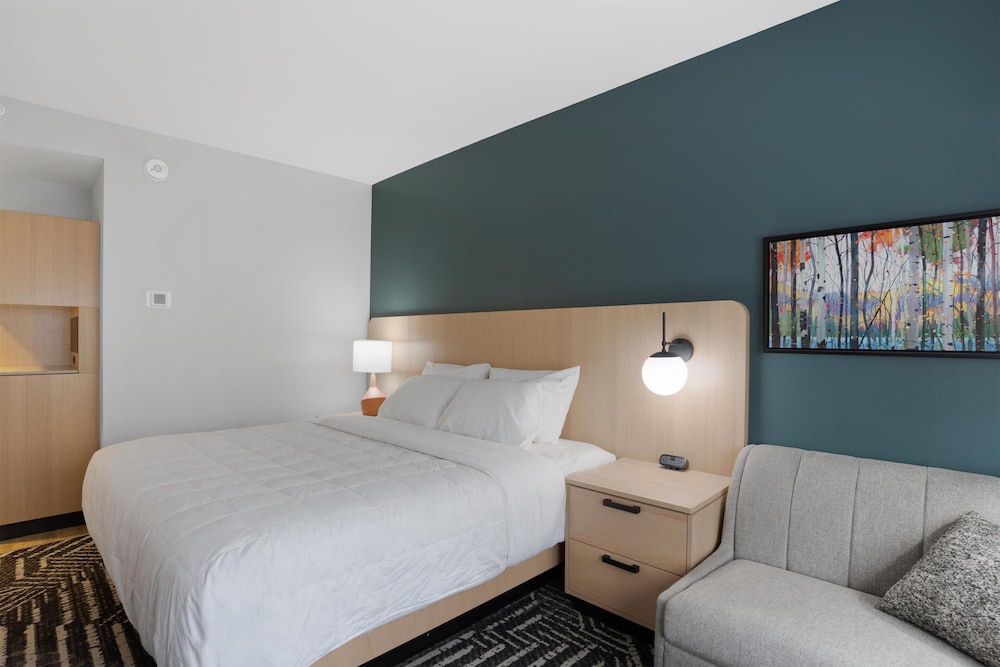 Room, 2 Queen Beds, Sofa, Den, High Floor