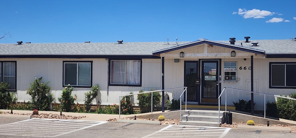 Rose's Motel 1/50
