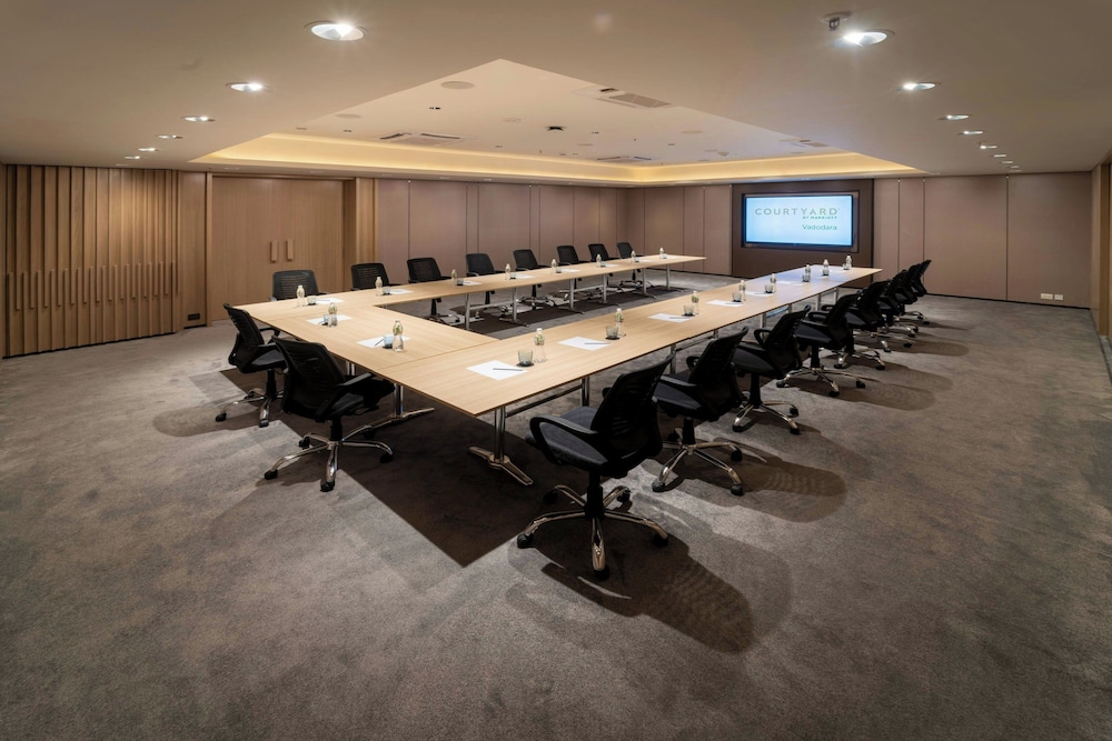 Courtyard By Marriott Vadodara 38/45