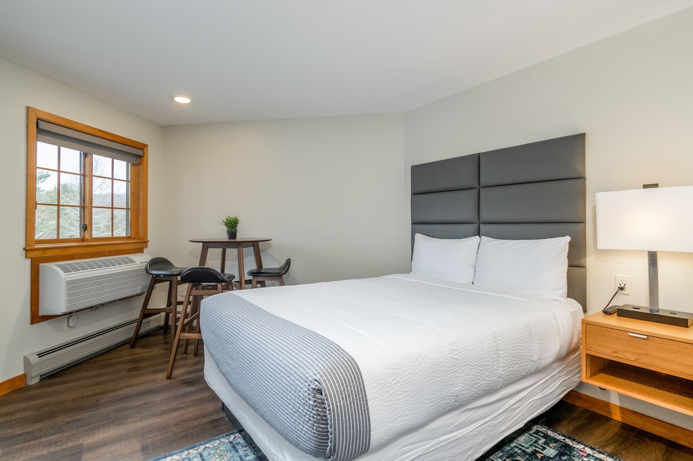 Grey Fox Inn Resort 6/66