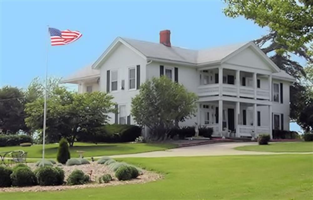 Belle Aire Mansion Guest House 32/38