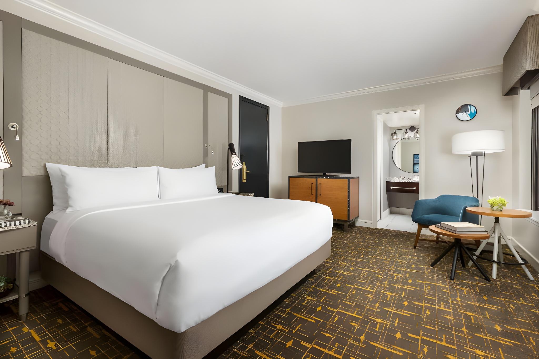 Studio, King Bed, Accessible