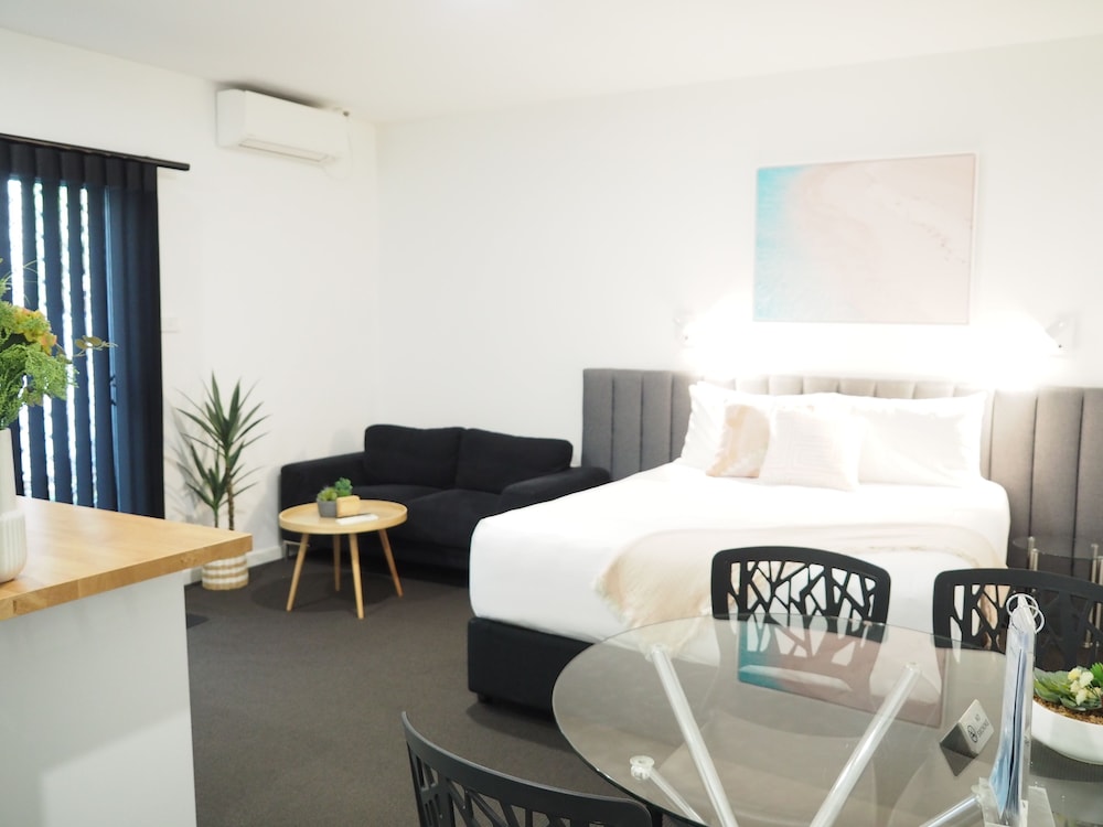 The Esplanade Motel 18/71