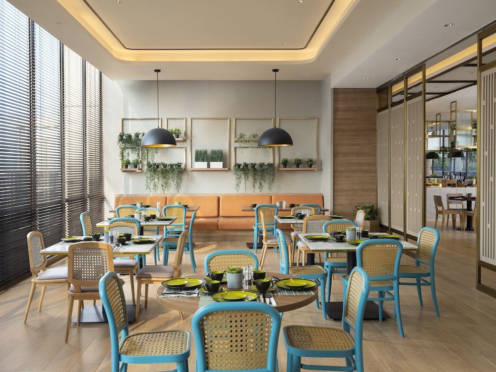 Hilton Garden Inn Jakarta Taman Palem 48/63