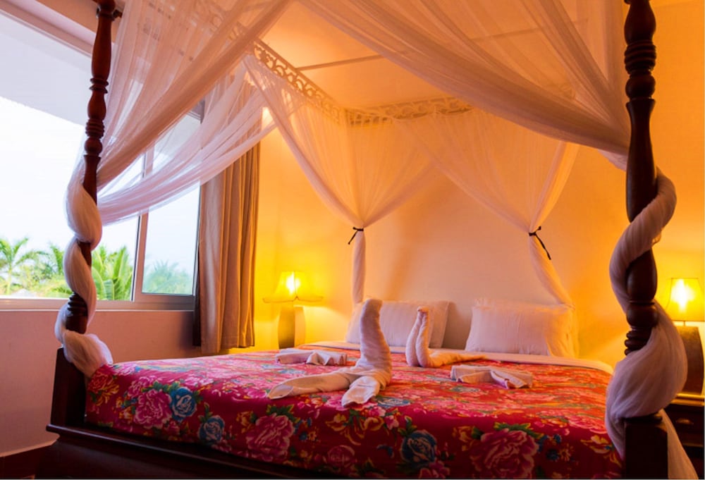 3 BEDROOMS, VILLA