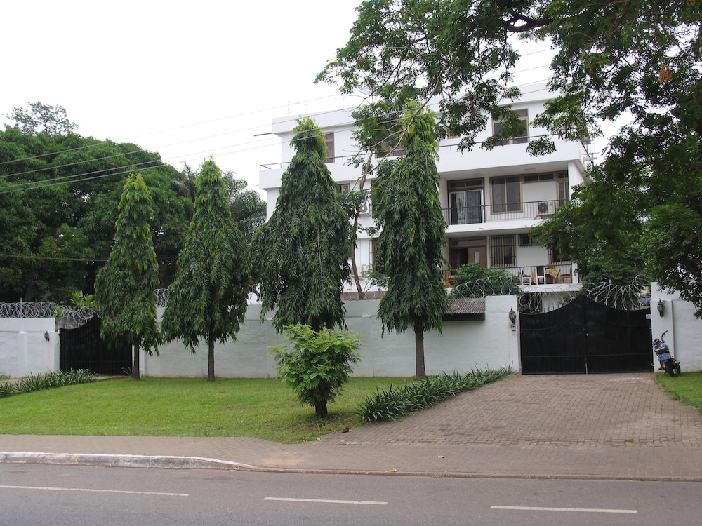 Kwesi Affum Apartments 7/8