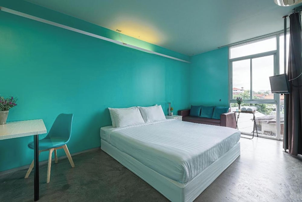 DELUXE, DOUBLE BED
