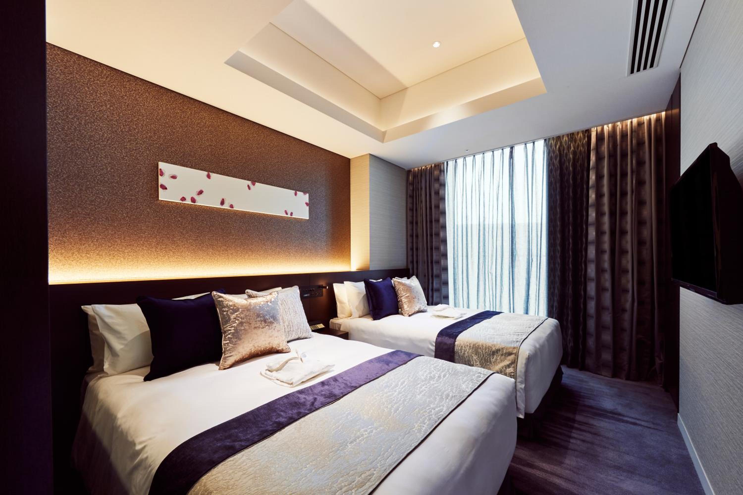 SUITE, HOT TUB
