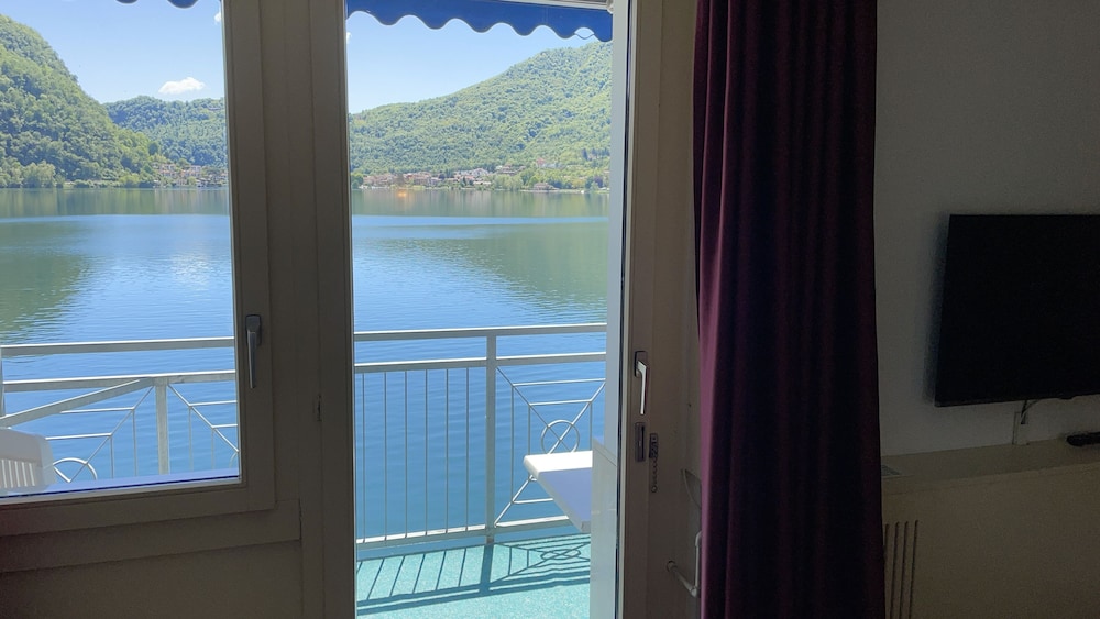 TRESA BAY HOTEL 24/32