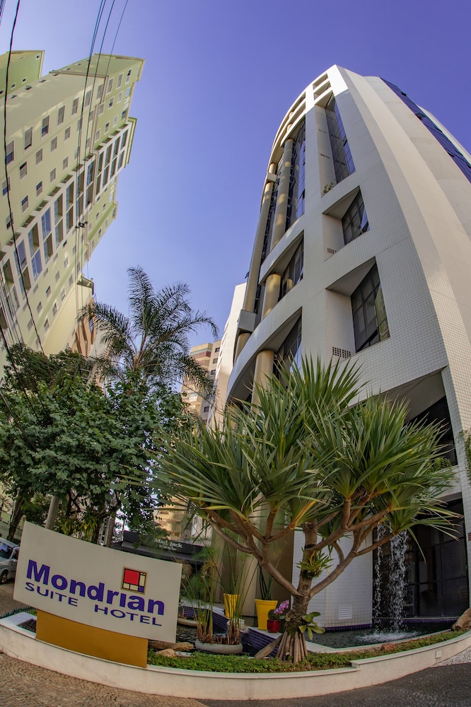 Mondrian Suite Hotel 5/82