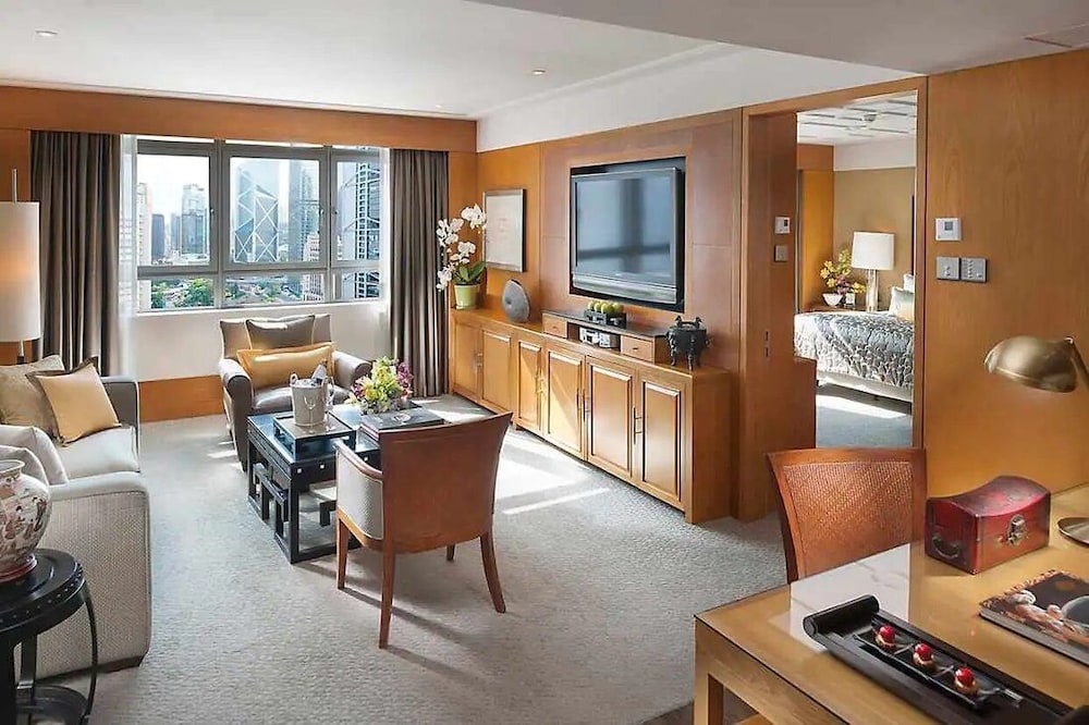 Mandarin Oriental Hong Kong 48/81