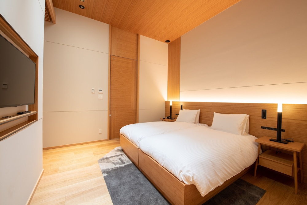 3 BEDROOMS, PENTHOUSE
