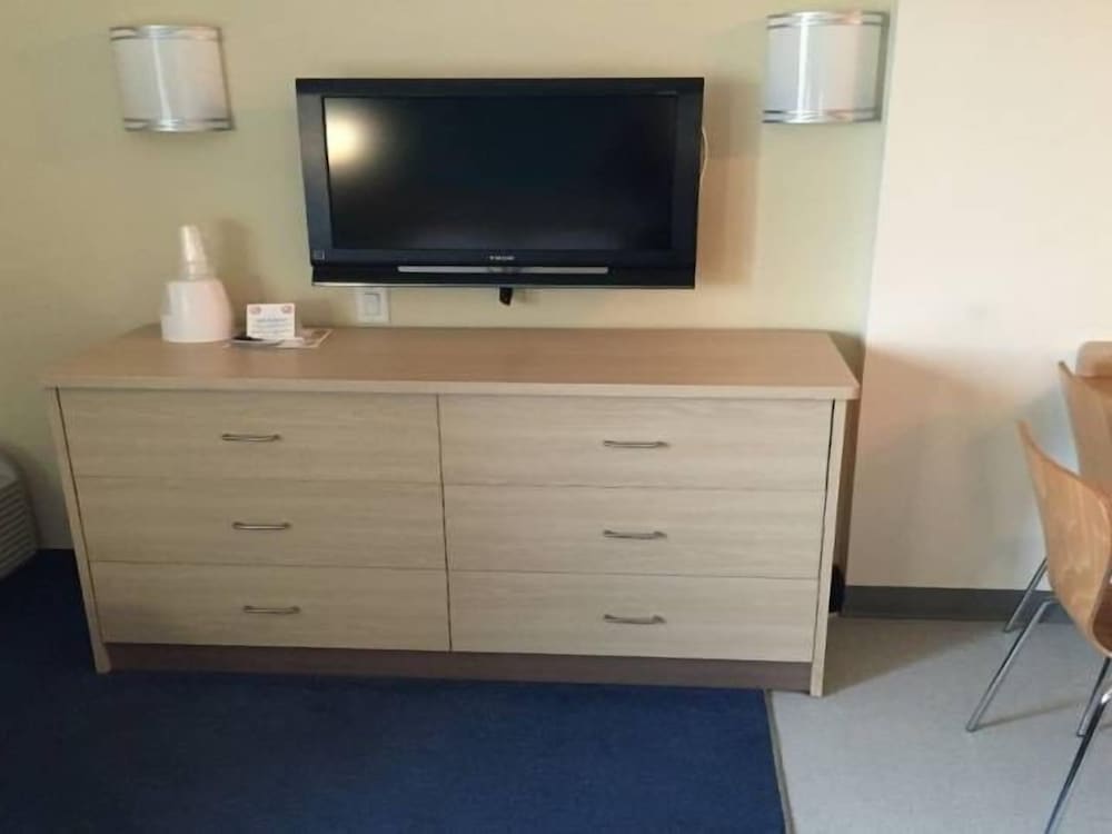Super 8 by Wyndham Estevan 39/47