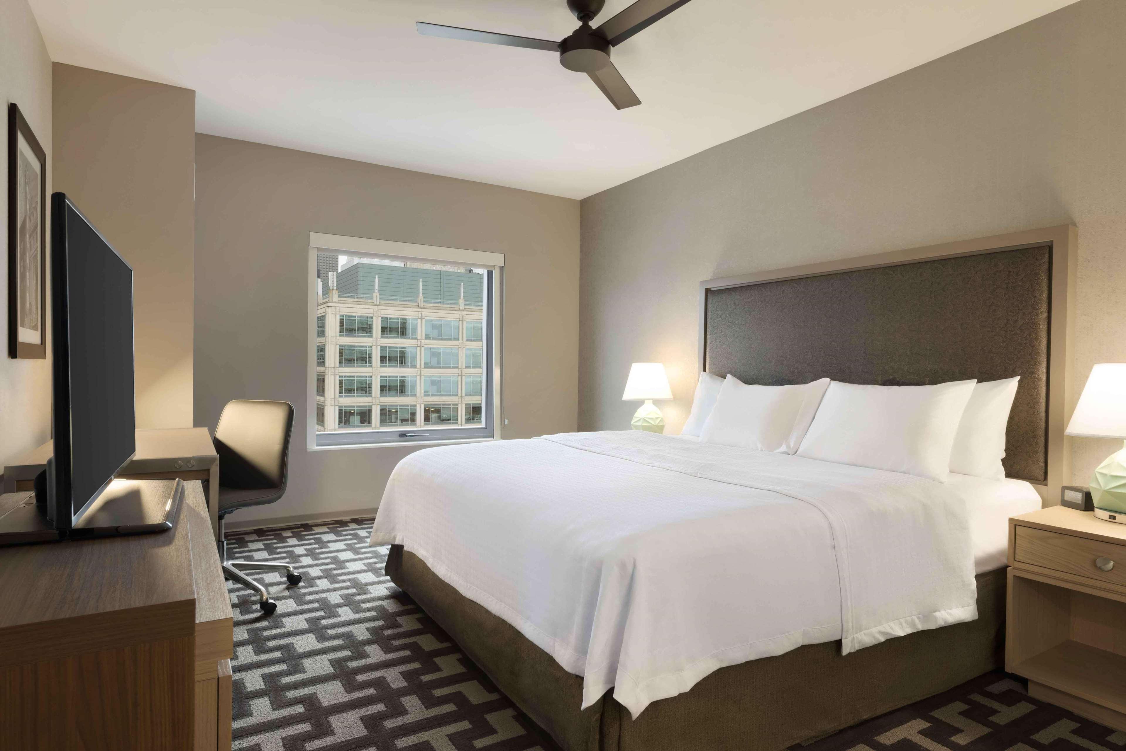 1 BEDROOM, SUITE, KING BED