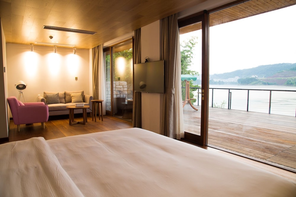 Fishman Homestay 11/56