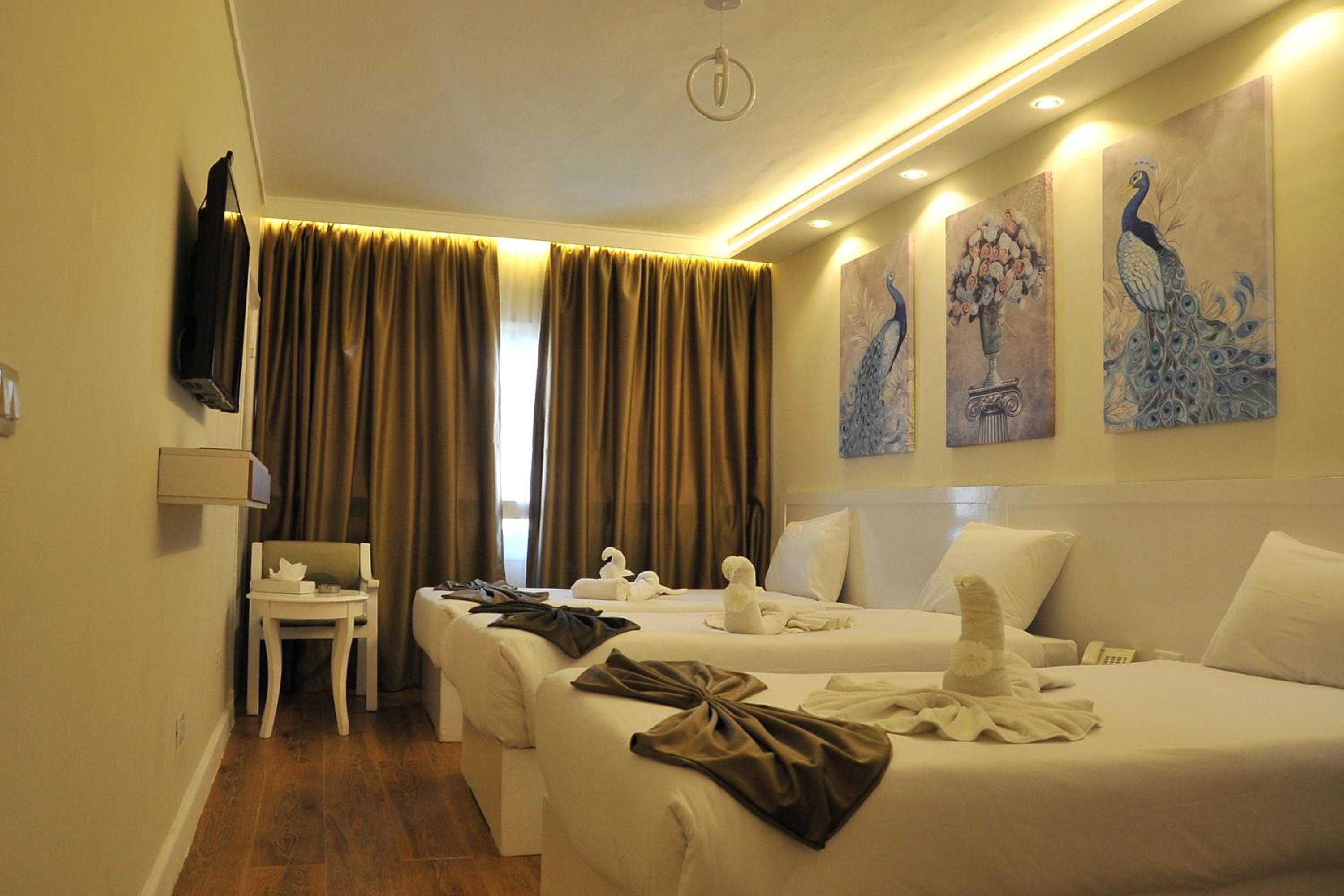 Room, Triple