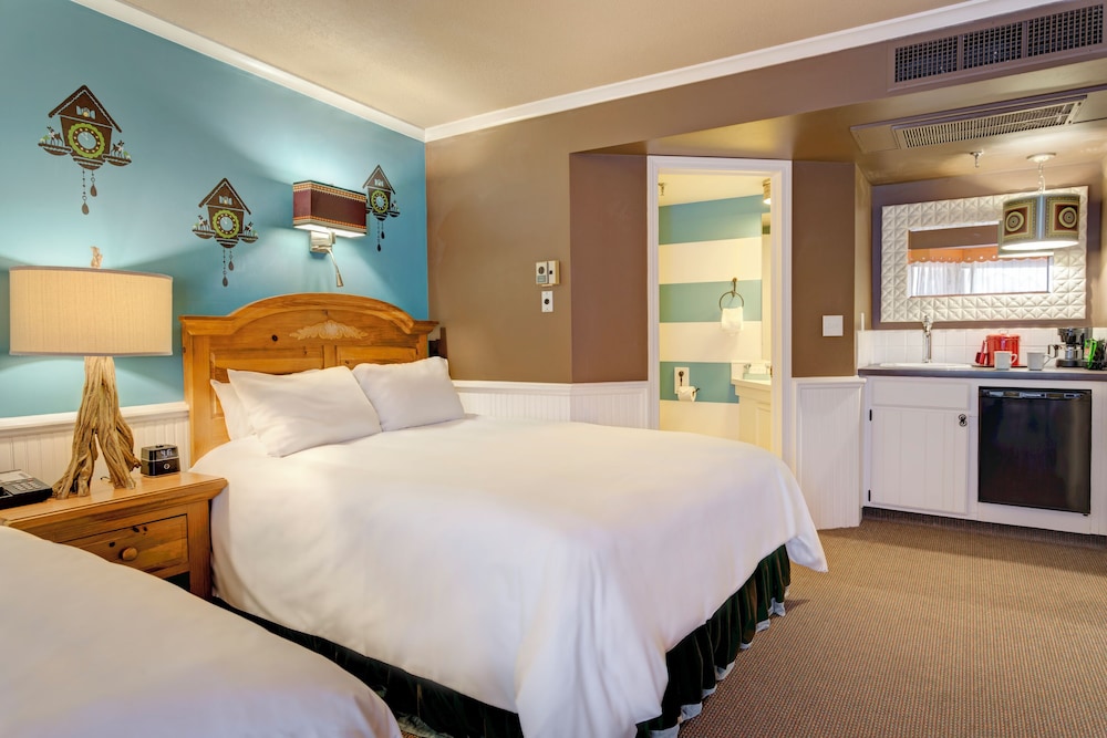 Tower, Lodge, 2 Queen Beds