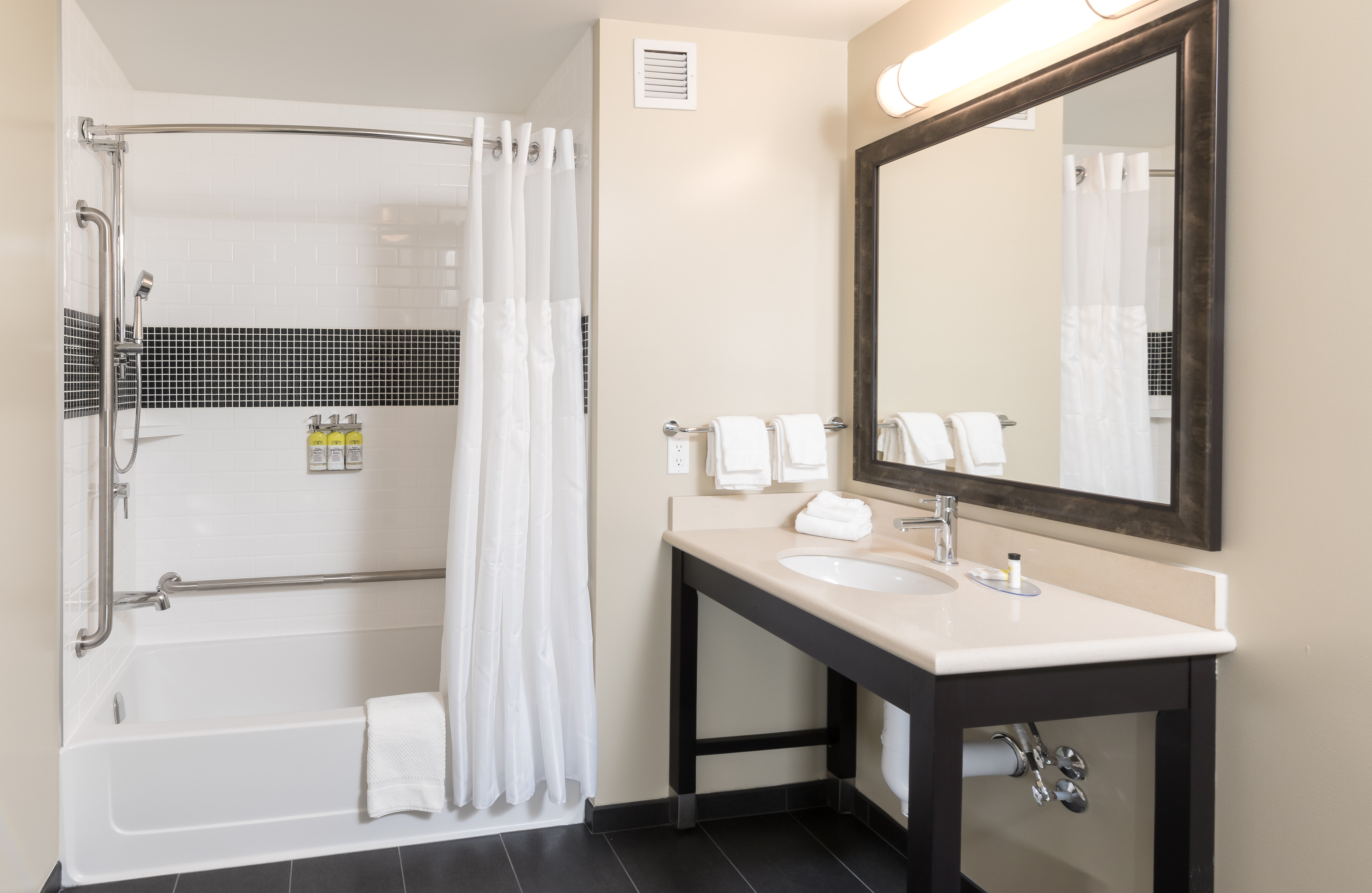 STAYBRIDGE SUITES SASKATOON - UNIVERSITY 48/50