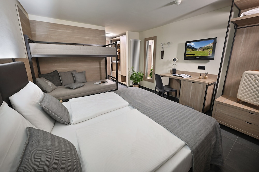 BUSINESS, DOUBLE BED