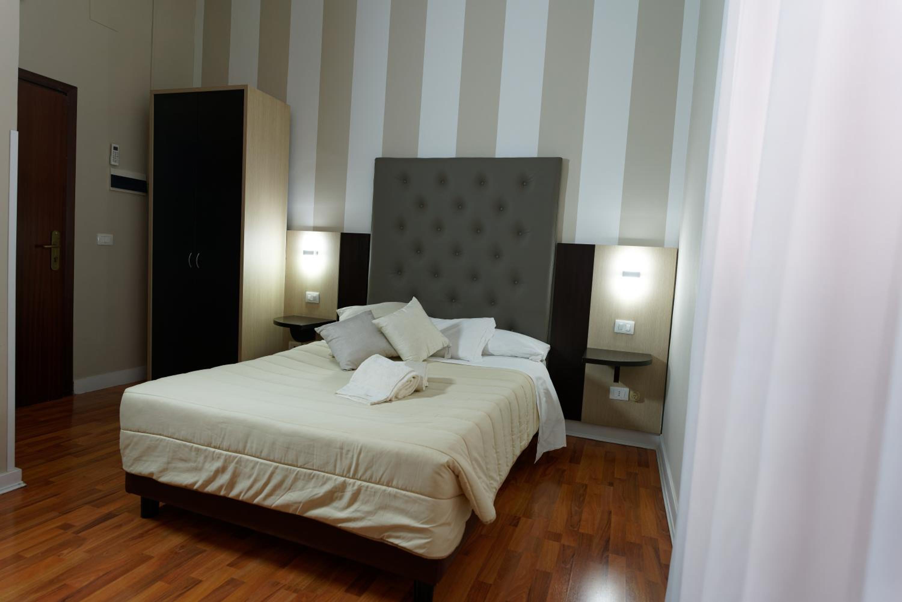 Room, French Bed، Hotel Sant Elia 4/8