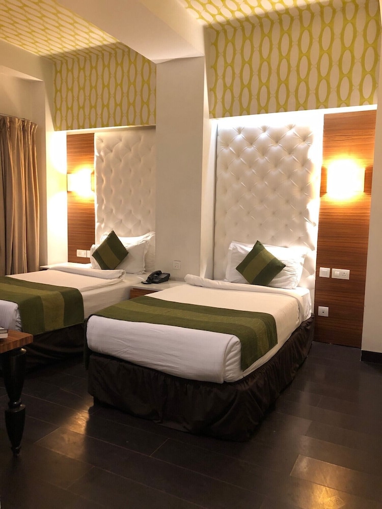Hotel Ivory 32 31/63