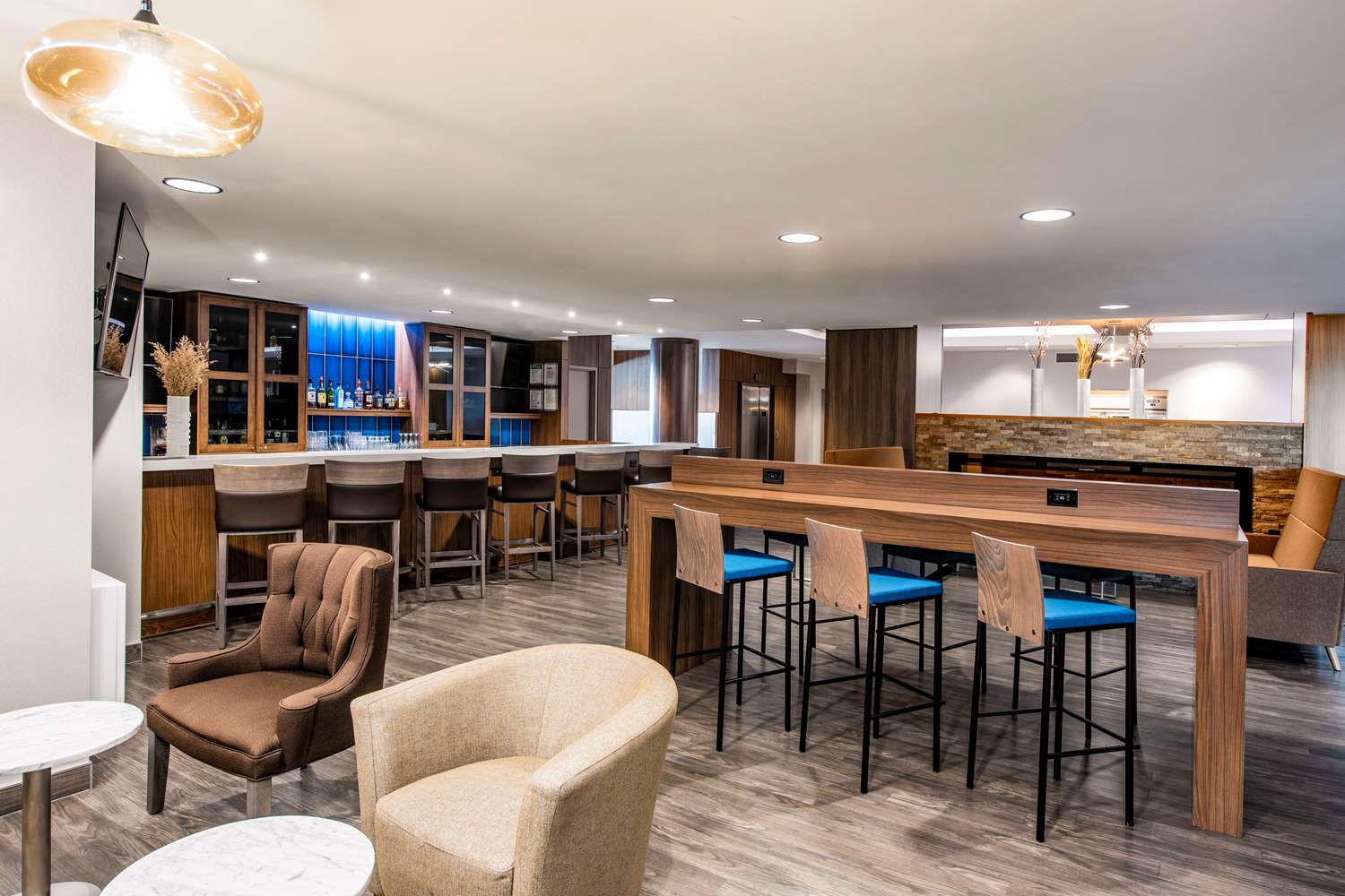 Clarion Hotel and Suites 12/21