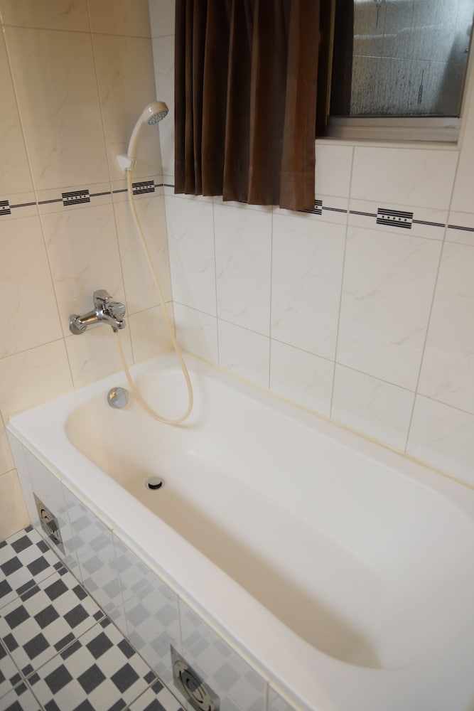 Ying Dai Hotel 23/28
