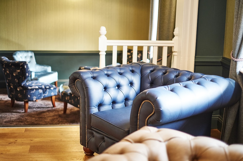 Chequers Hotel 33/58