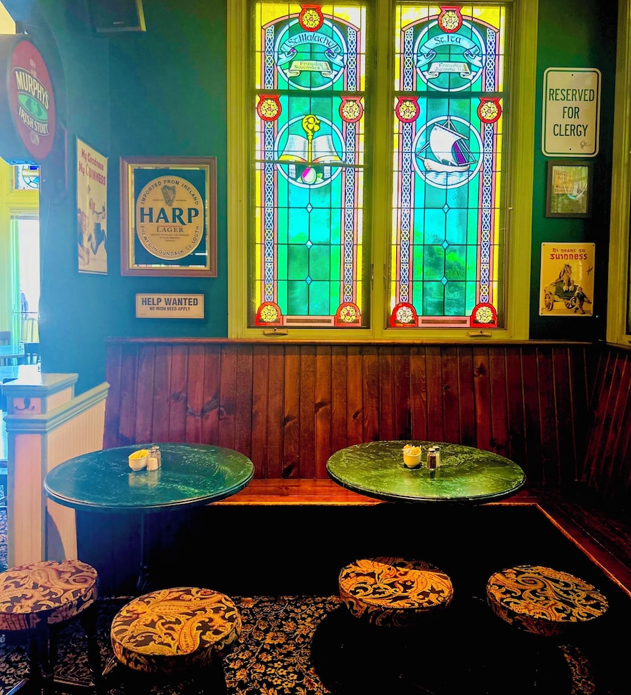 County Clare Irish Inn & Pub 13/26