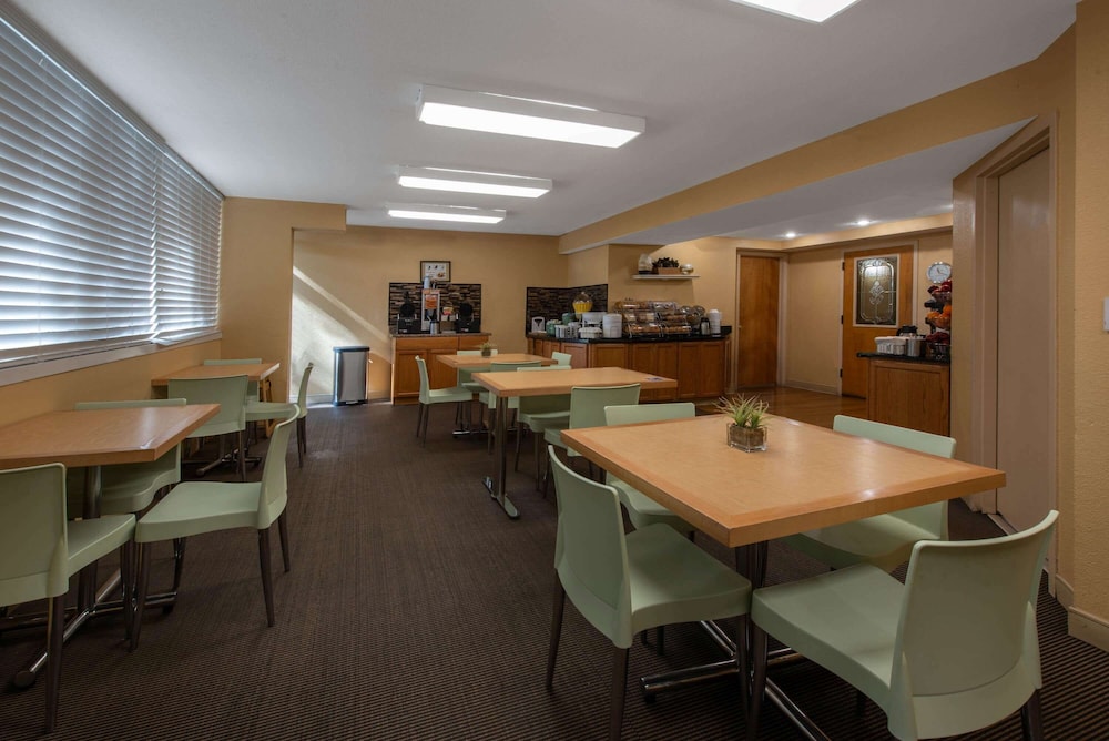 restaurant-cafeteria
