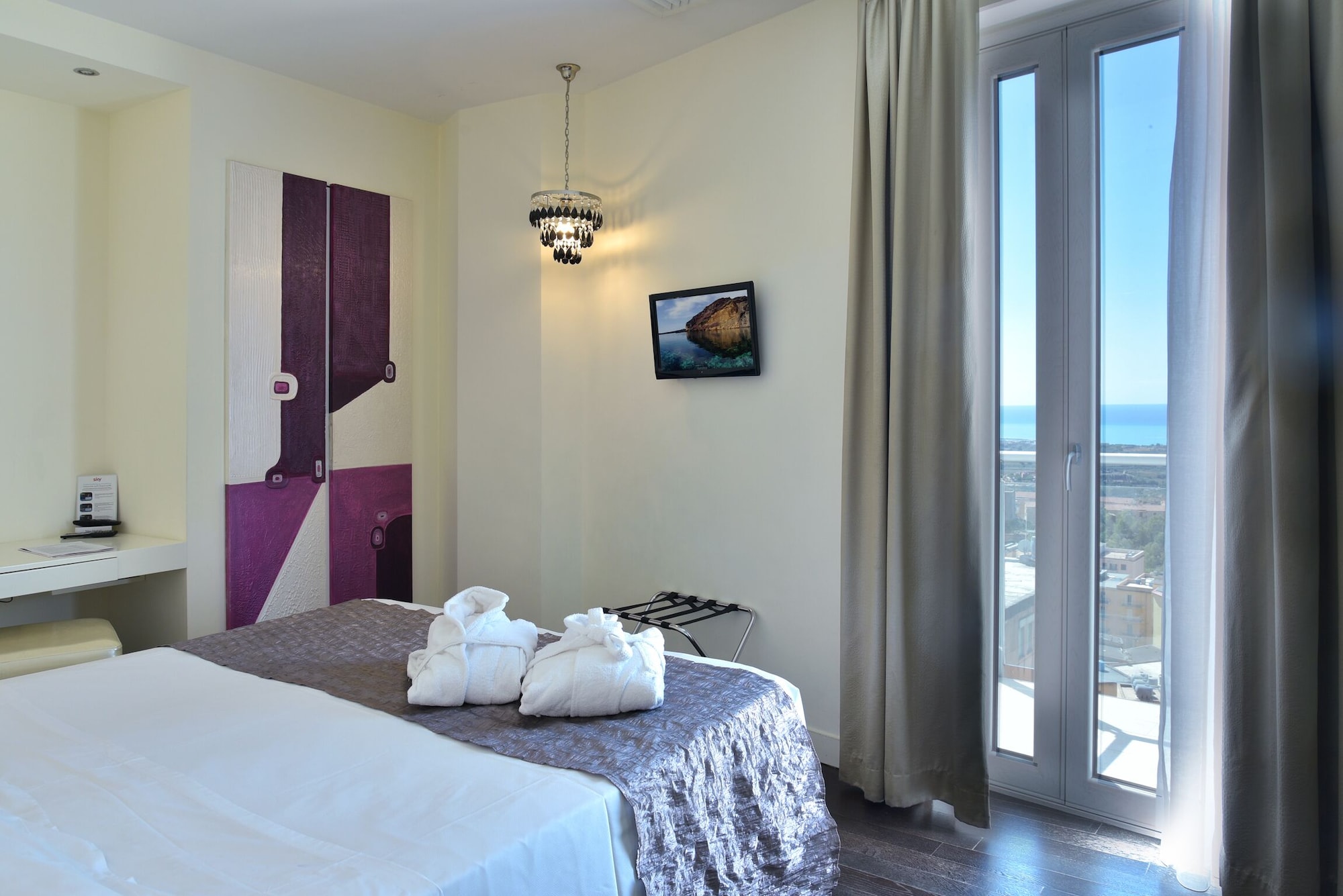 CLASSIC, DOUBLE OR TWIN BED