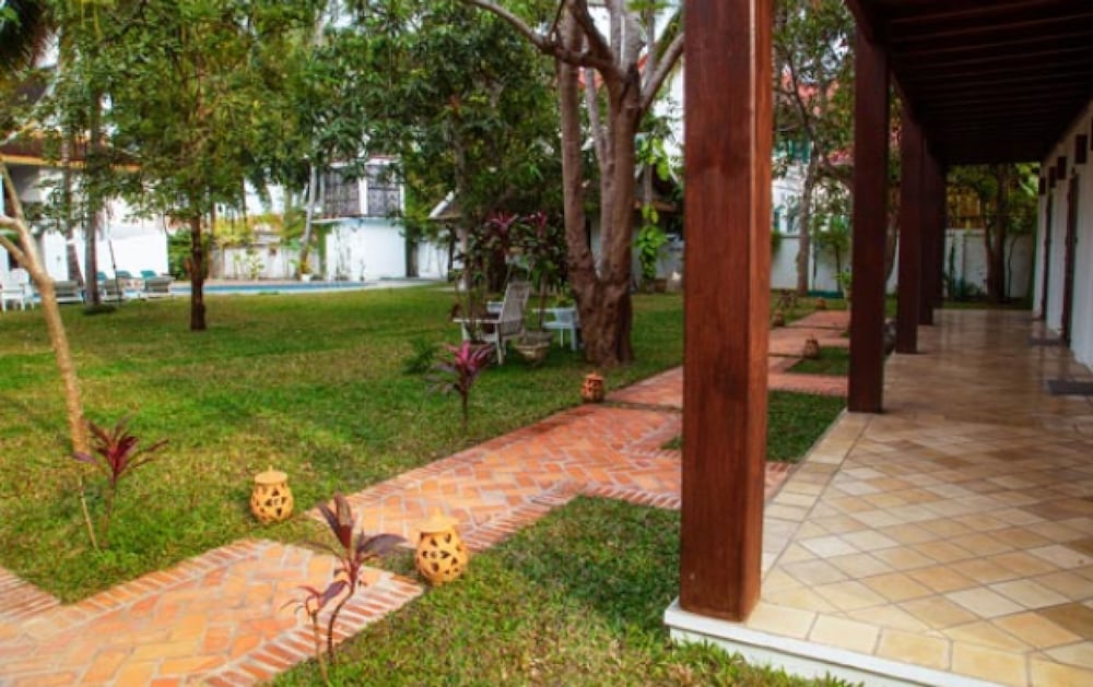 MOUANG LUANG HOTEL 36/47